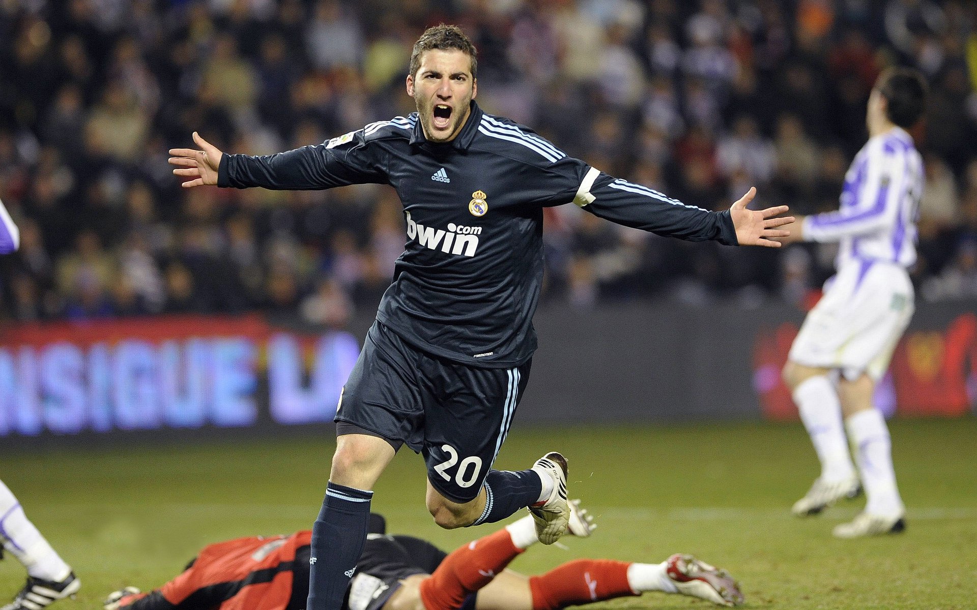 mk体育app下载-荷兰队在欧洲预赛中展现强大实力，荣誉在望